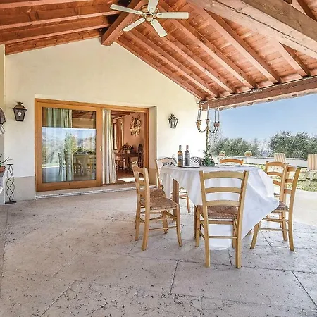 Three-bedroom Holiday In * Corbanese